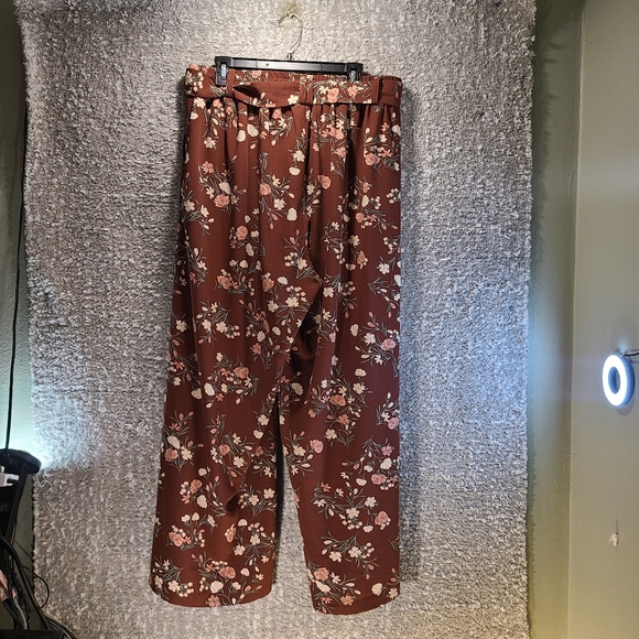 Torrid Pull-On Wide Leg Refined Crepe High-Rise Pant Floral 1X Pockets Polyester - Picture 2 of 9